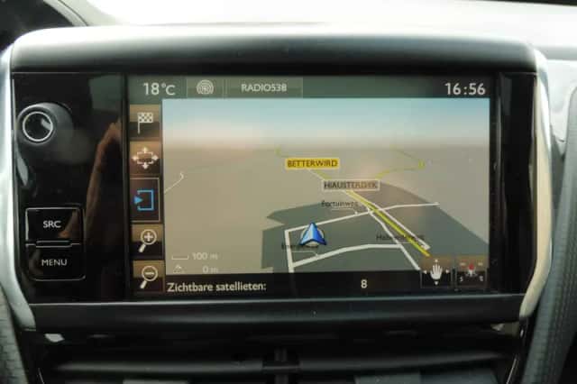 Peugeot 2008 (2016) thumbnail 4