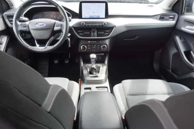 Ford Focus (2021) thumbnail 4