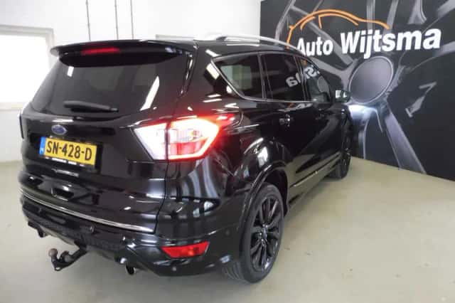 Ford Kuga (2018) thumbnail 2
