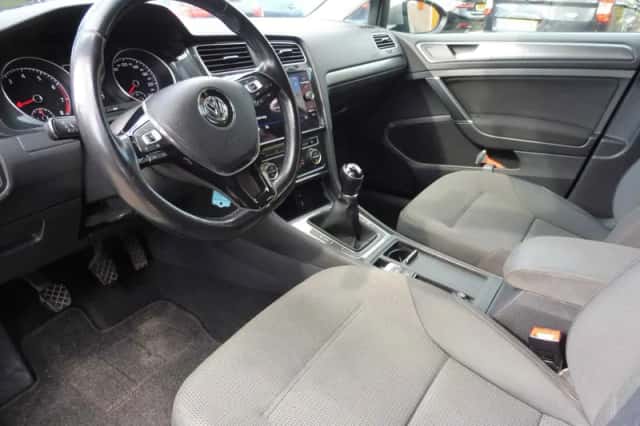 Volkswagen Golf (2018) thumbnail 3
