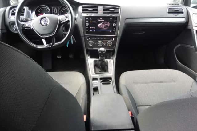 Volkswagen Golf (2018) thumbnail 4