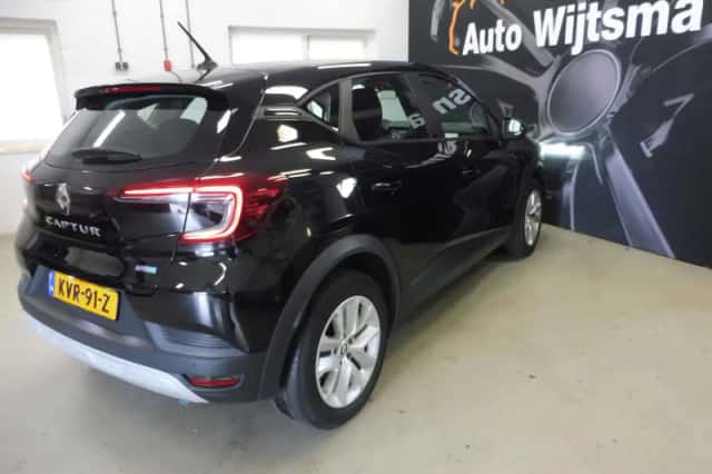 Renault Captur (2021) thumbnail 2