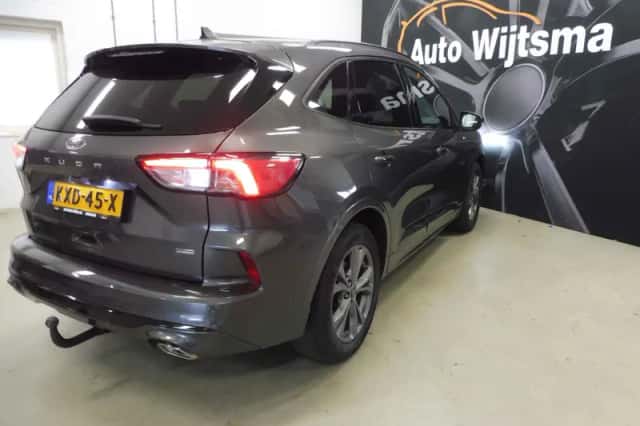 Ford Kuga (2021) thumbnail 2