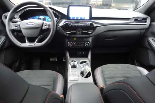 Ford Kuga (2021) thumbnail 3
