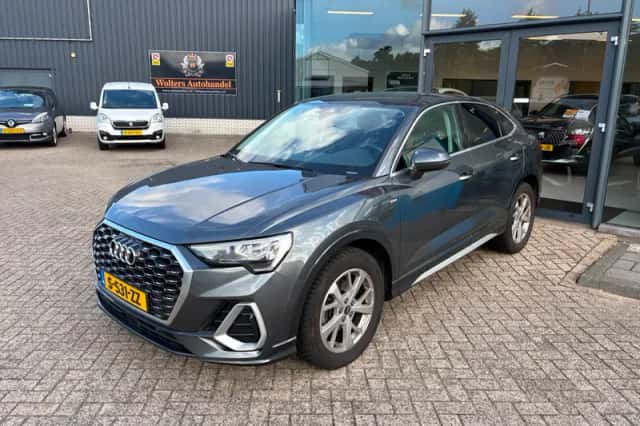 Audi Q3 (2022) thumbnail 2