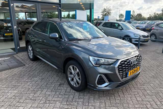 Audi Q3 (2022) thumbnail 4