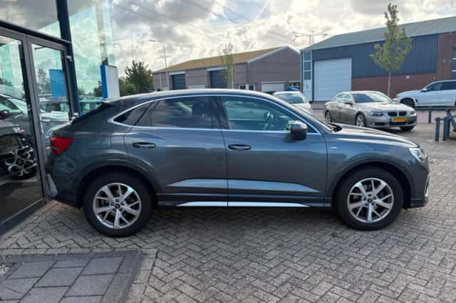 Audi Q3 (2022) thumbnail 5