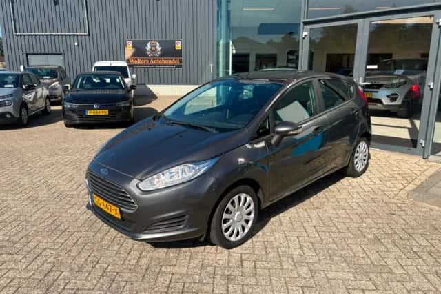 Ford Fiesta (2015) thumbnail 2