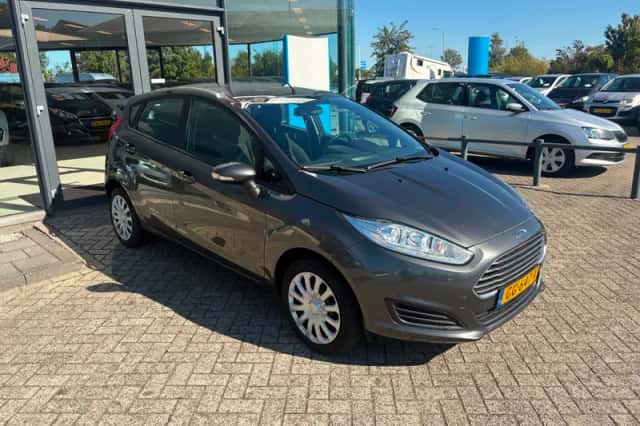 Ford Fiesta (2015) thumbnail 4