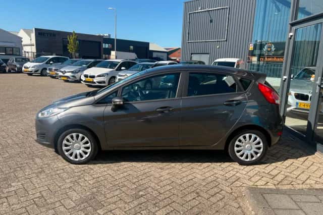 Ford Fiesta (2015) thumbnail 6