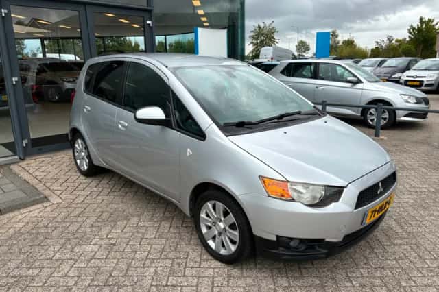 Mitsubishi Colt (2010) thumbnail 4