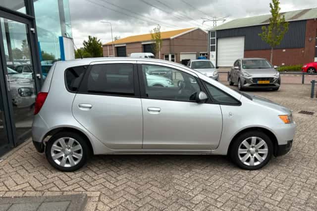 Mitsubishi Colt (2010) thumbnail 5