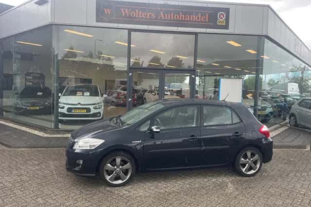 Toyota Auris (2013) thumbnail 1