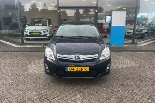 Toyota Auris (2013) thumbnail 3