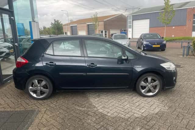 Toyota Auris (2013) thumbnail 5