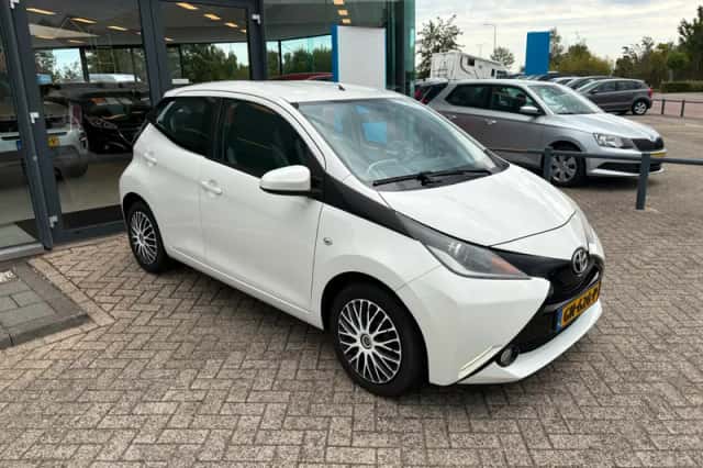 Toyota Aygo (2015) thumbnail 4