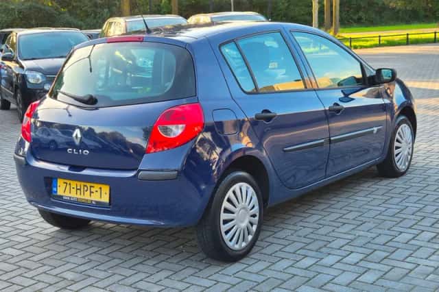 Renault Clio (2009) thumbnail 3