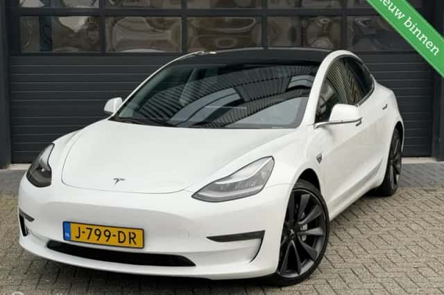 Tesla Model 3 (2020) thumbnail 1