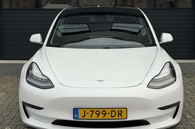 Tesla Model 3 (2020) thumbnail 3
