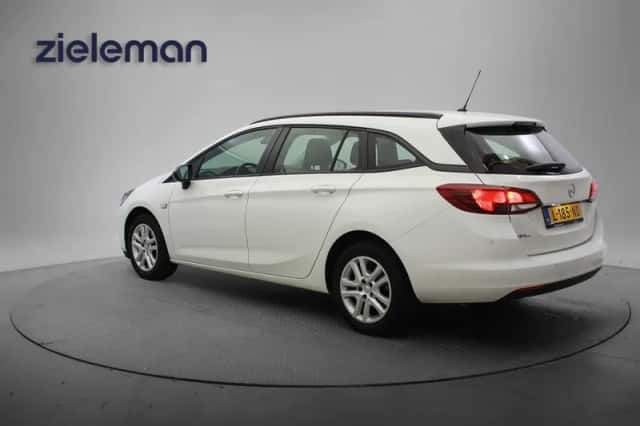 Opel Astra (2021) thumbnail 3