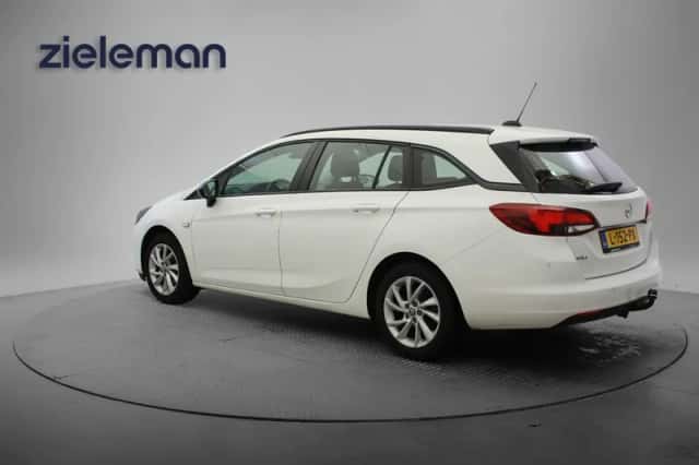 Opel Astra (2021) thumbnail 3