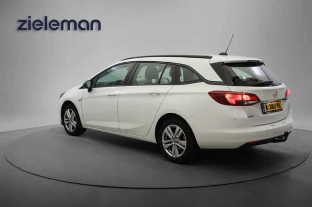 Opel Astra (2021) thumbnail 3
