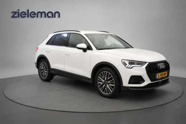 Audi Q3 (2021) thumbnail 1