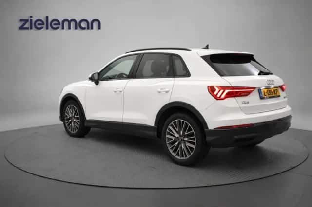 Audi Q3 (2021) thumbnail 3