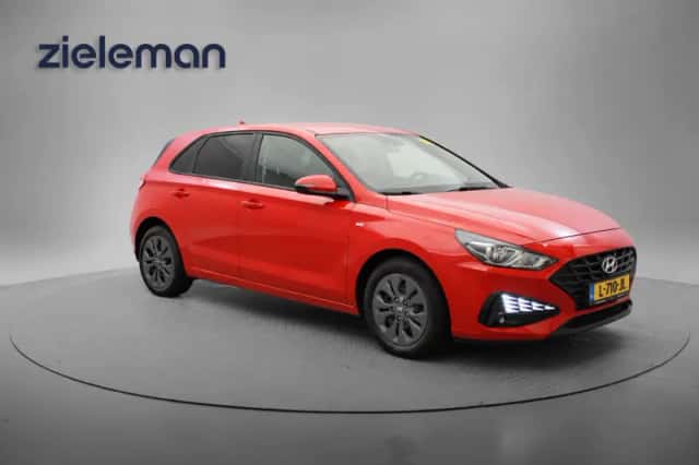 Hyundai i30 (2021) thumbnail 1