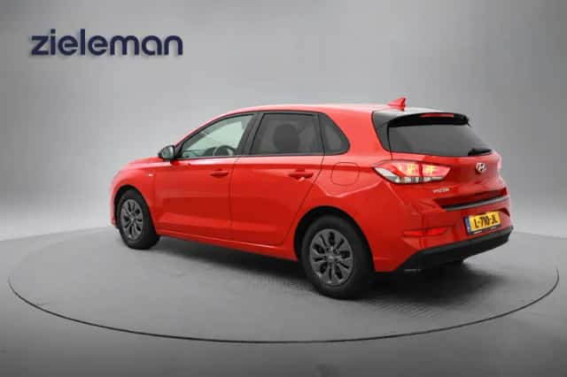 Hyundai i30 (2021) thumbnail 3