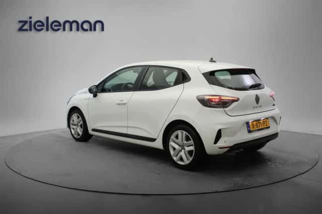 Renault Clio (2024) thumbnail 3