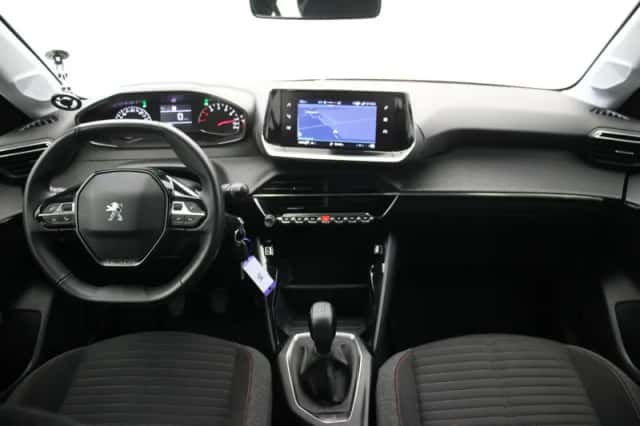 Peugeot 208 (2023) thumbnail 2