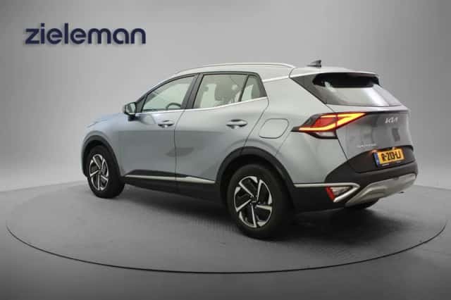 Kia Sportage (2022) thumbnail 3