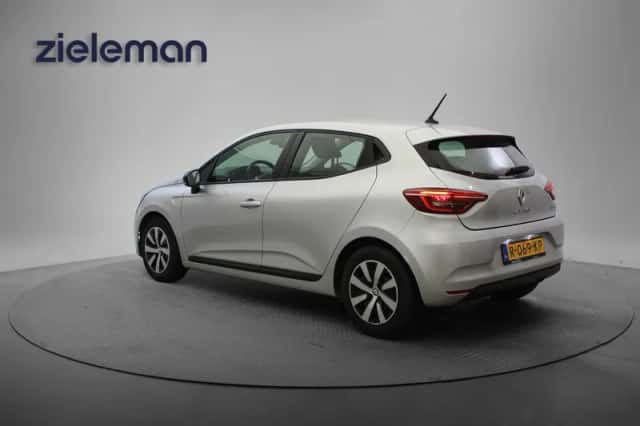 Renault Clio (2022) thumbnail 3