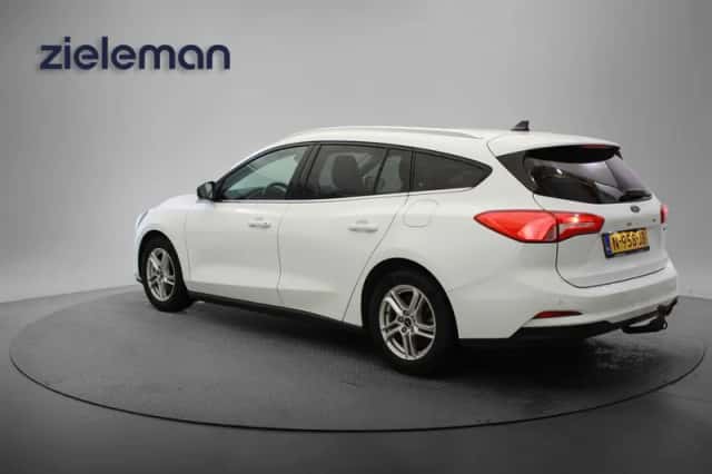 Ford Focus (2021) thumbnail 3