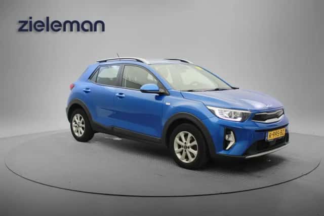 Kia Stonic (2022) thumbnail 1