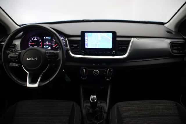 Kia Stonic (2022) thumbnail 2