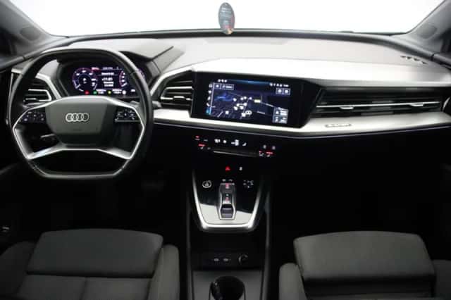 Audi Q4 e-tron (2021) thumbnail 2
