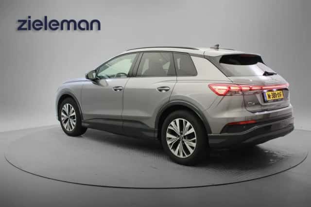 Audi Q4 e-tron (2021) thumbnail 4