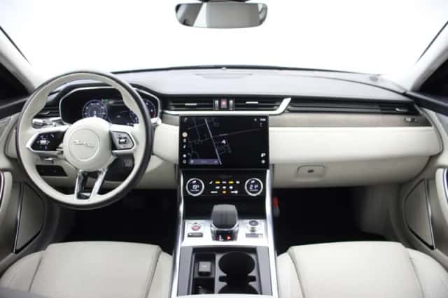Jaguar XF (2021) thumbnail 2