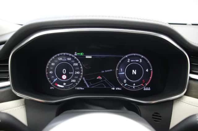 Jaguar XF (2021) thumbnail 5