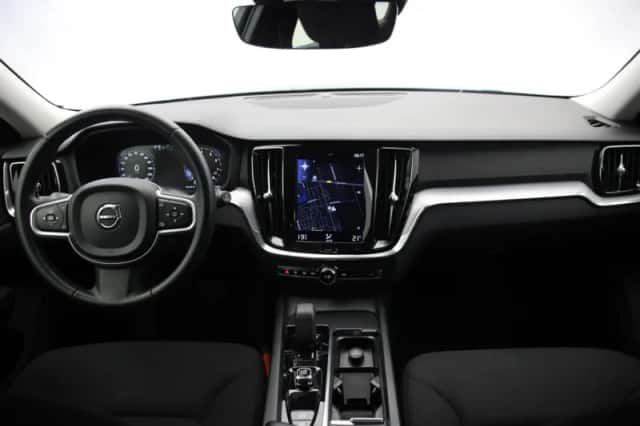 Volvo V60 (2021) thumbnail 2