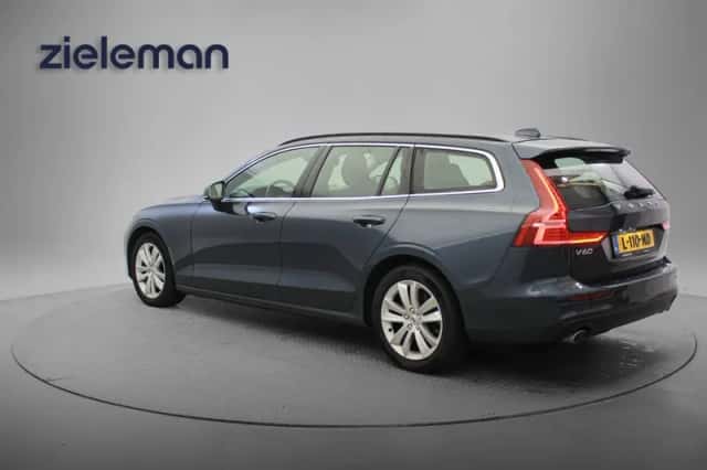 Volvo V60 (2021) thumbnail 3