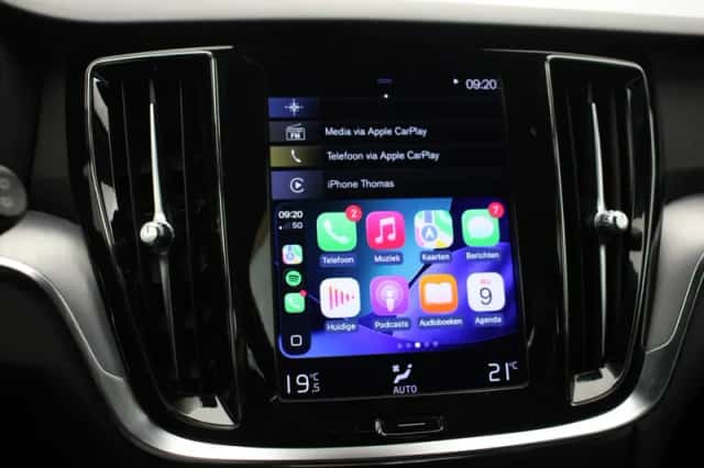 Volvo V60 (2021) thumbnail 6