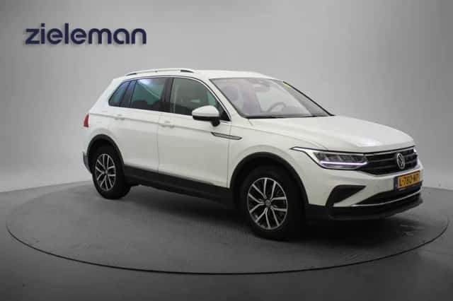 Volkswagen Tiguan (2021) thumbnail 1