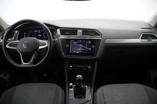 Volkswagen Tiguan (2021) thumbnail 2