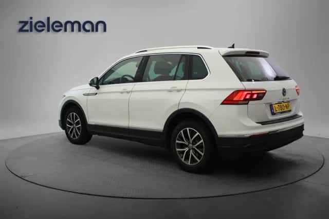 Volkswagen Tiguan (2021) thumbnail 3