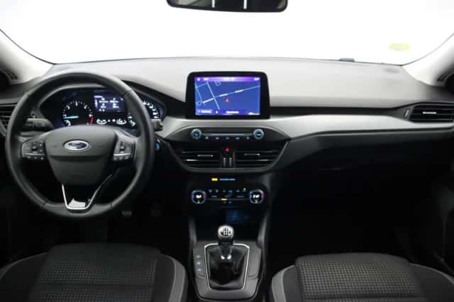 Ford Focus (2022) thumbnail 2
