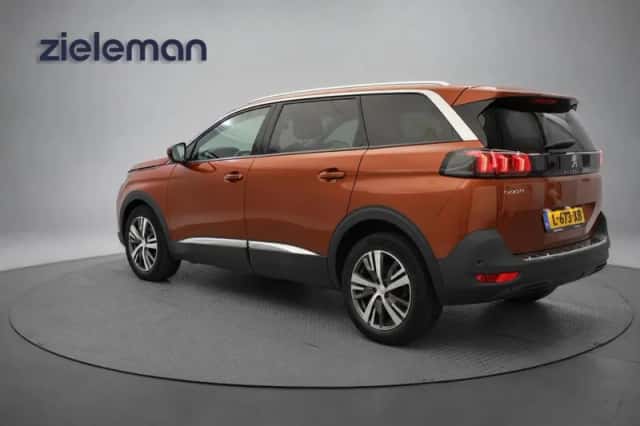 Peugeot 5008 (2021) thumbnail 3