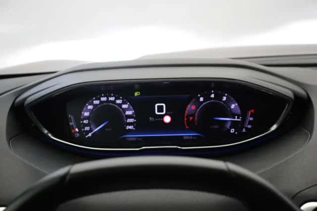 Peugeot 5008 (2021) thumbnail 5